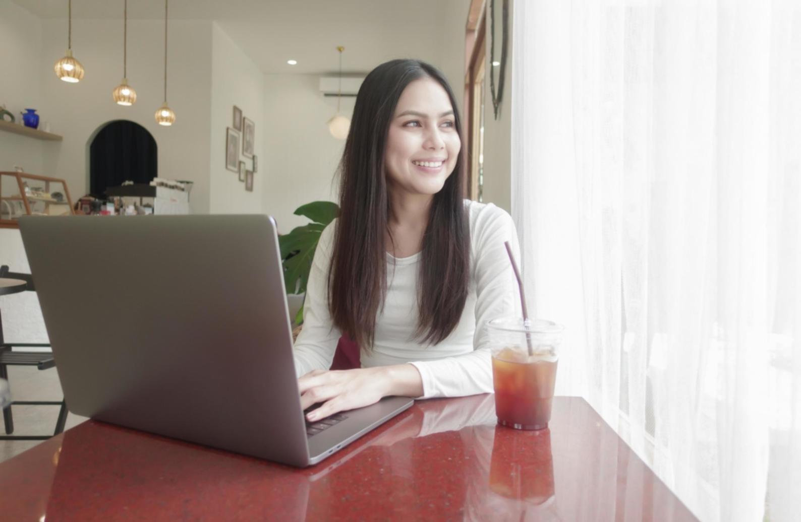 Professionelle Finanzberatung im modernen Büroumfeld